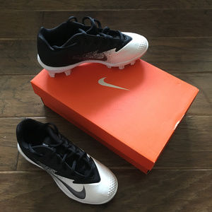 BRAND NEW Nike VAPOR ULTRAFLY CLEAT BLACK WHITE 3Y